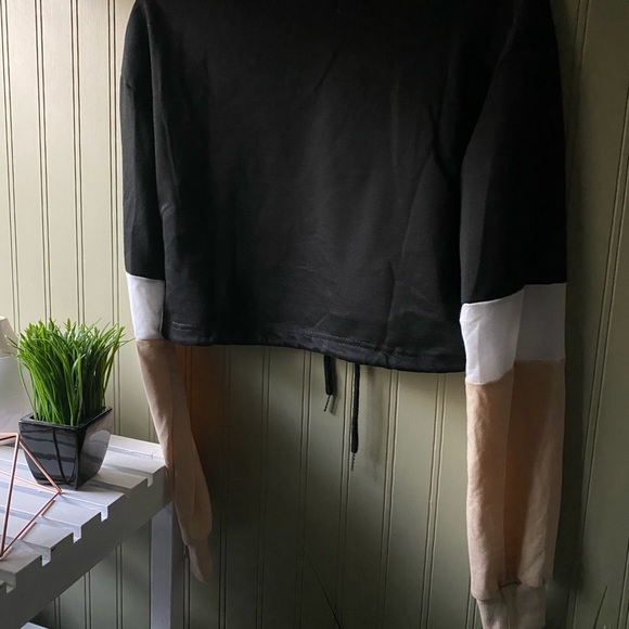 🌿SOLD🌿 Crop drawstring sweater - Picture 3 of 3